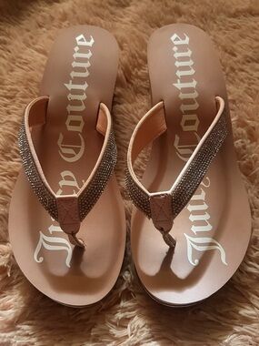 Juicy Couture Blush Pink Rhinestone Thong Sandals size 9. Brand new without tag